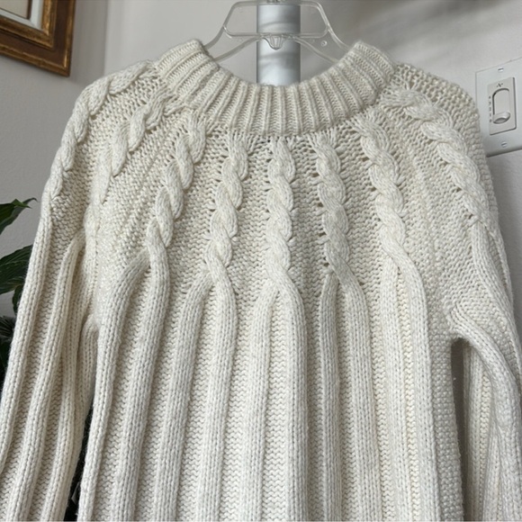 Lands End Kids/Girls Wool Alpaca Blend Cable Knit Crew Sweater Sz 10/12 Ivory - Picture 2 of 9